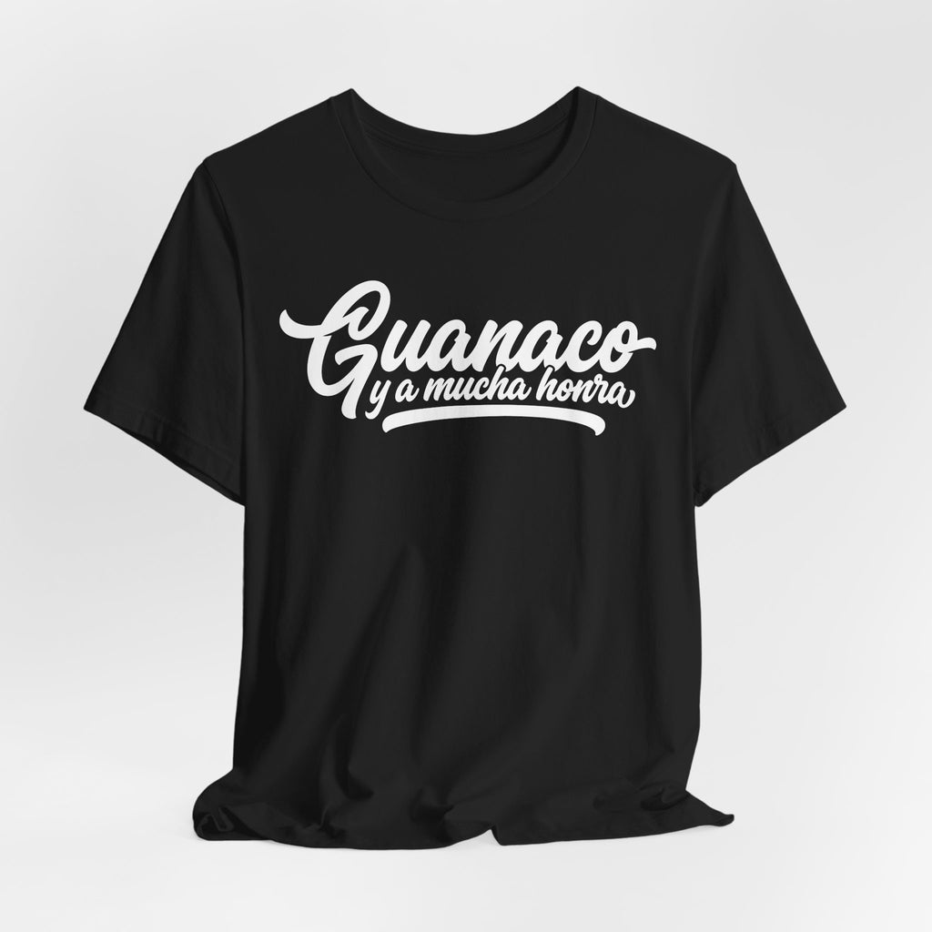 Camiseta Guanaco y a Mucha Honra | Playera Script Vintage Salvadoreña Negra